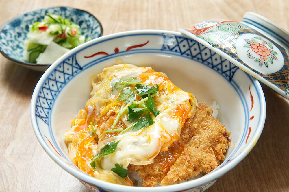 素材にこだわり抜いた当店自慢の【須賀川とろりカツ丼】